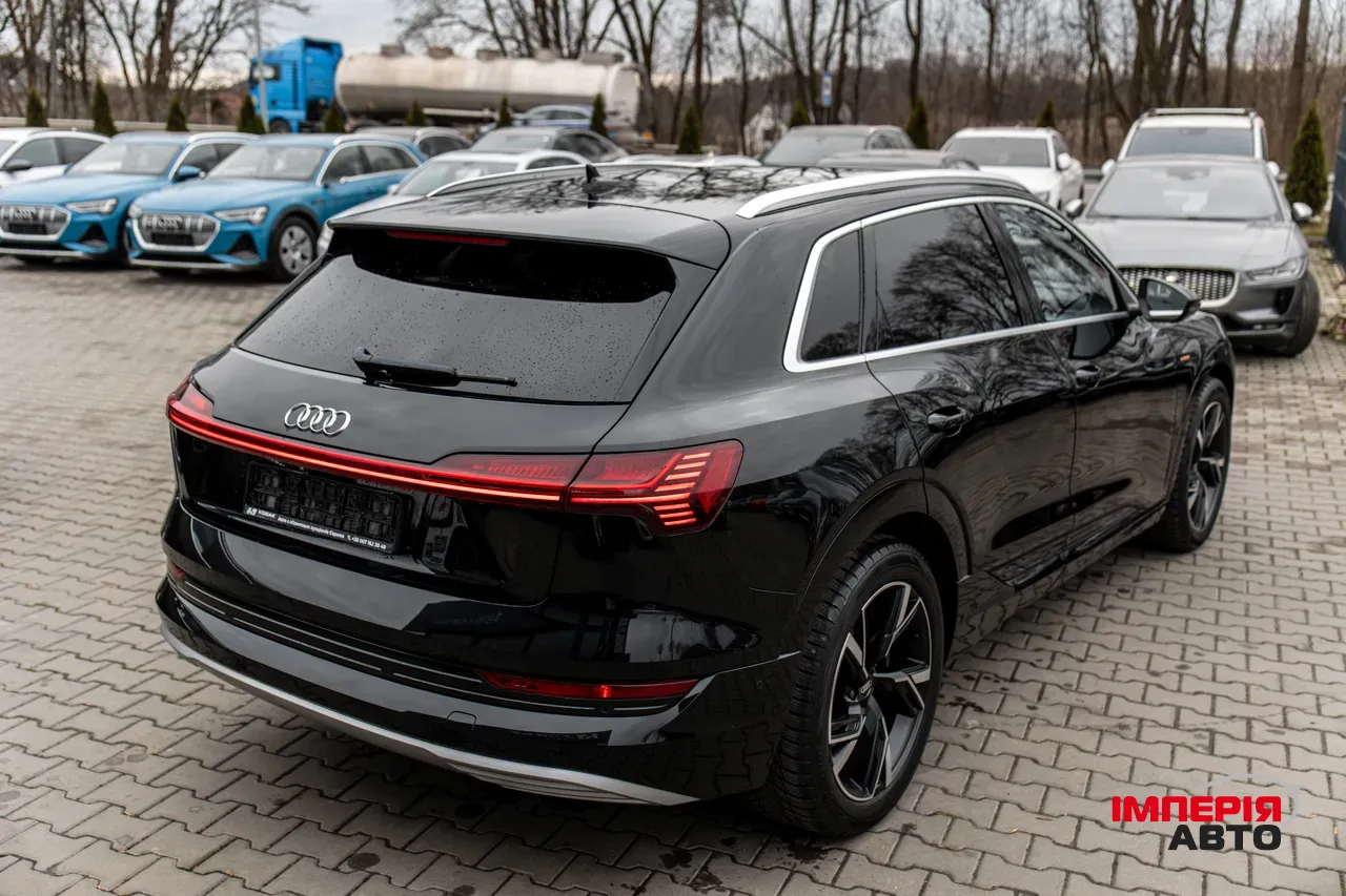 Audi e-tron - фото 18