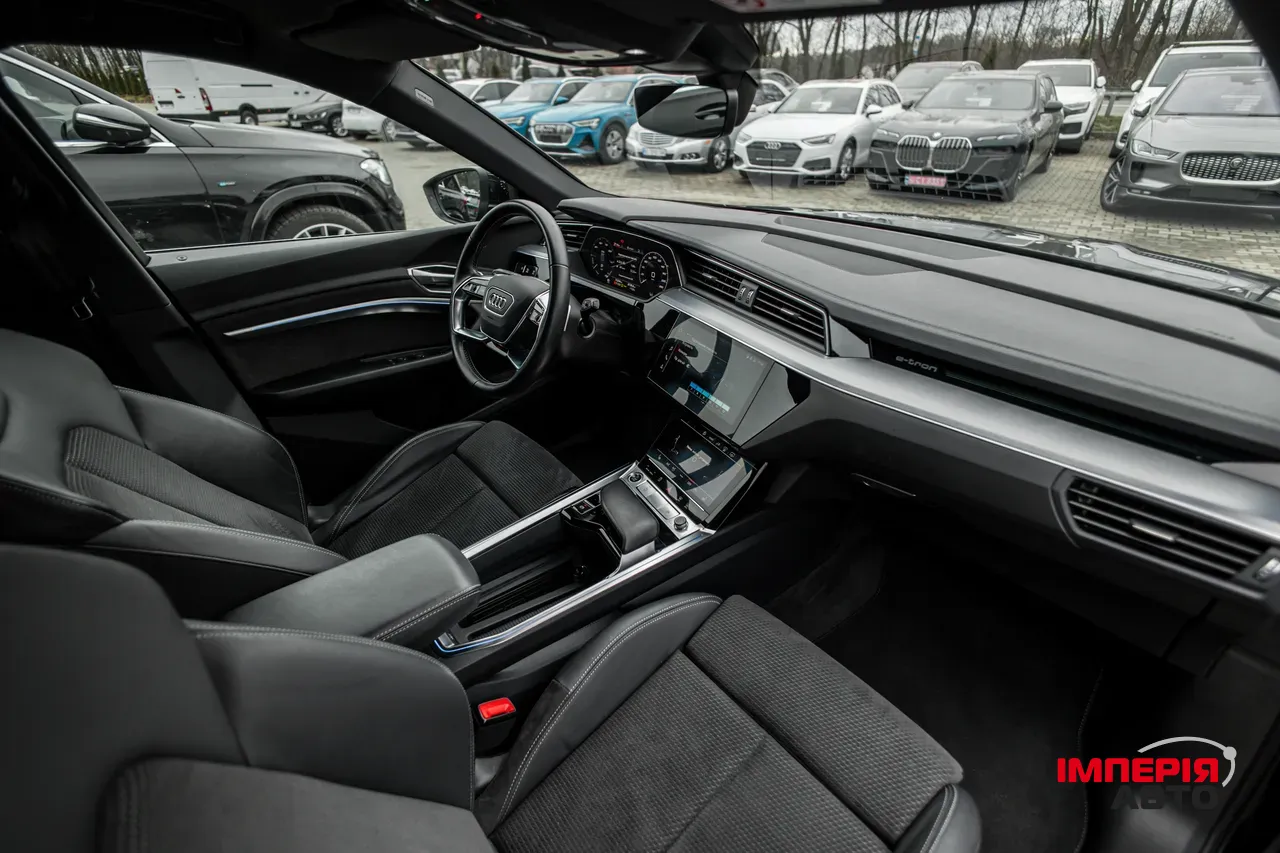 Audi e-tron - фото 26