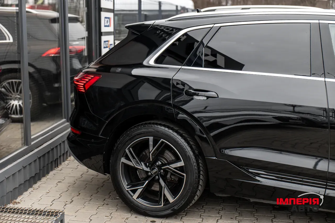 Audi e-tron - фото 9