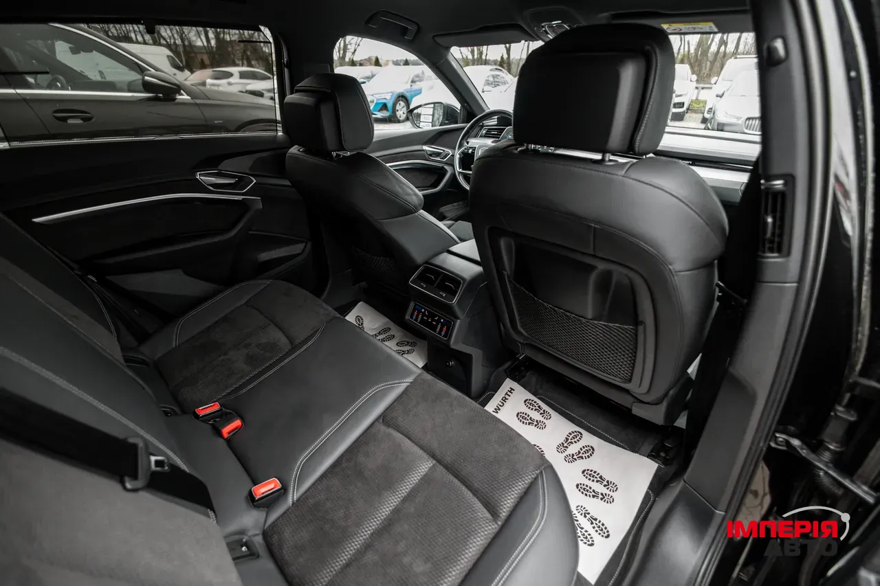 Audi e-tron - фото 24
