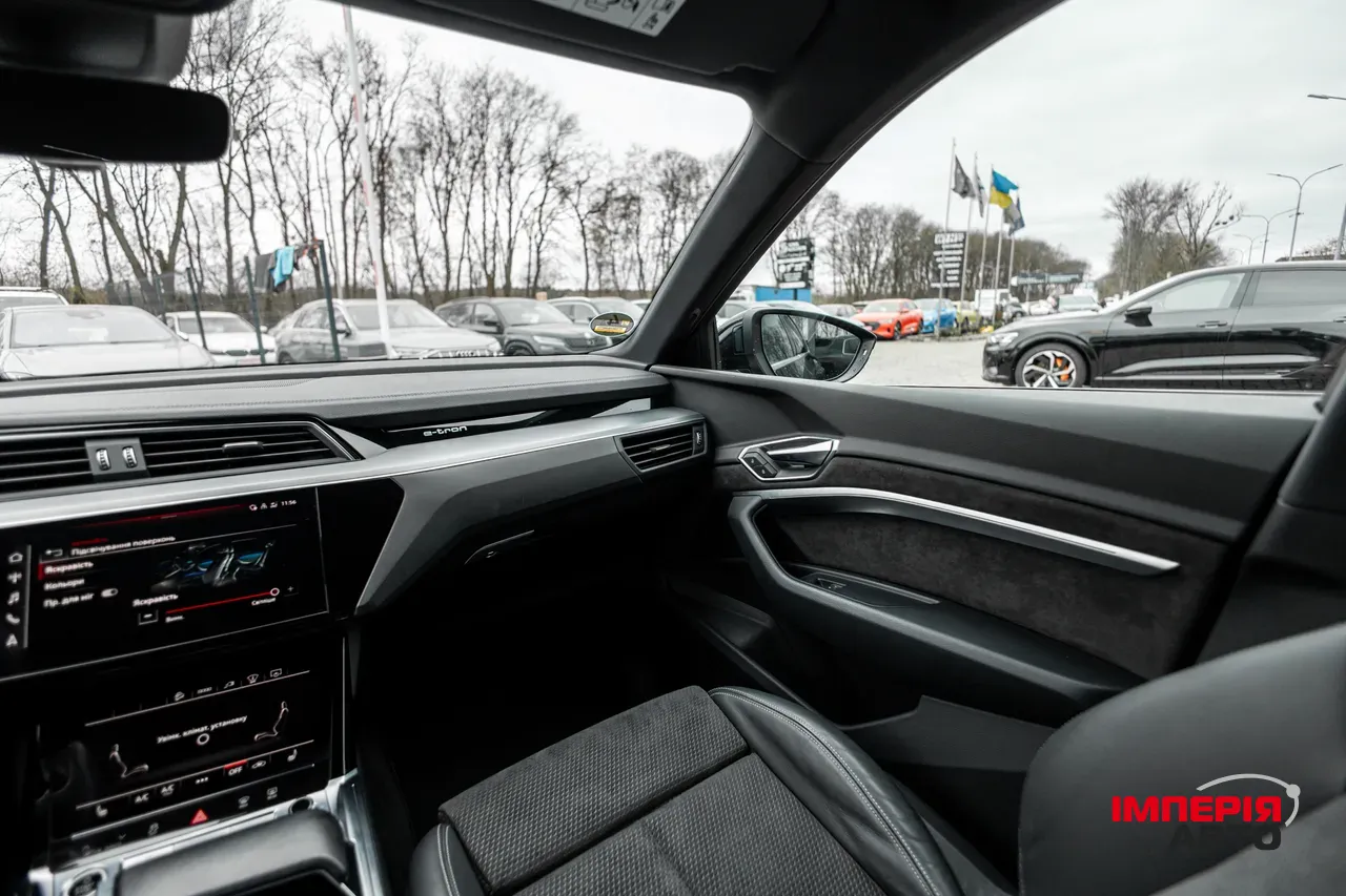 Audi e-tron - фото 46