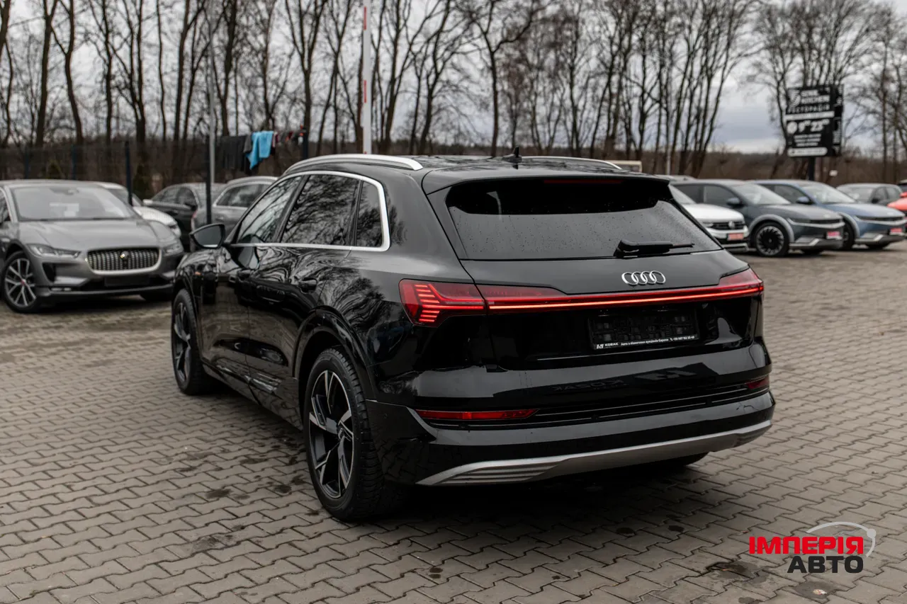Audi e-tron - фото 13