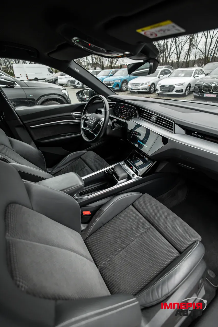 Audi e-tron - фото 23