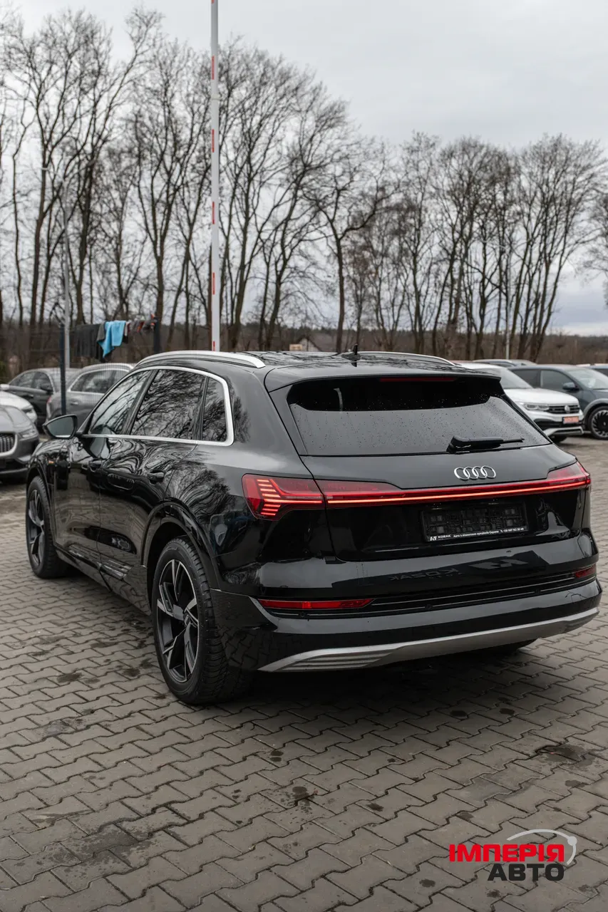 Audi e-tron - фото 11