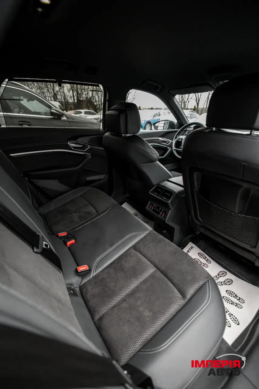 Audi e-tron - фото 28