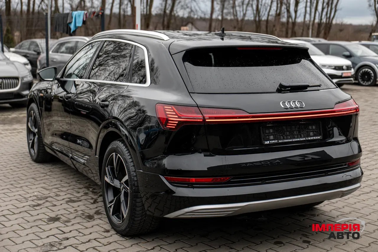 Audi e-tron - фото 12
