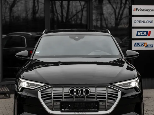 Audi e-tron - фото 5
