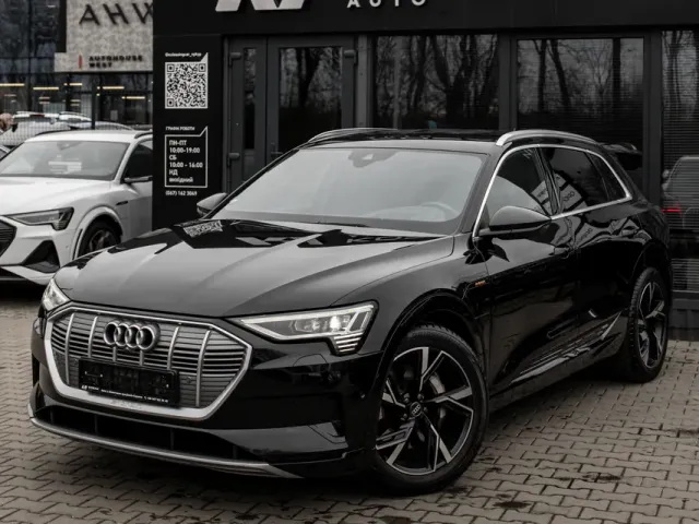 Audi e-tron - фото 1