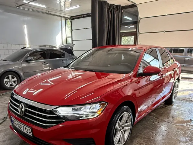 Volkswagen Jetta - фото 1