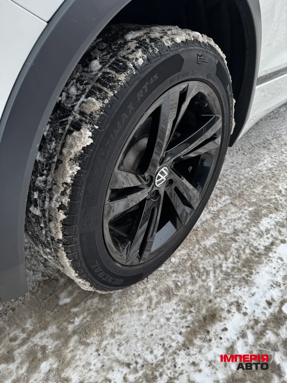 Volkswagen Tiguan - фото 8