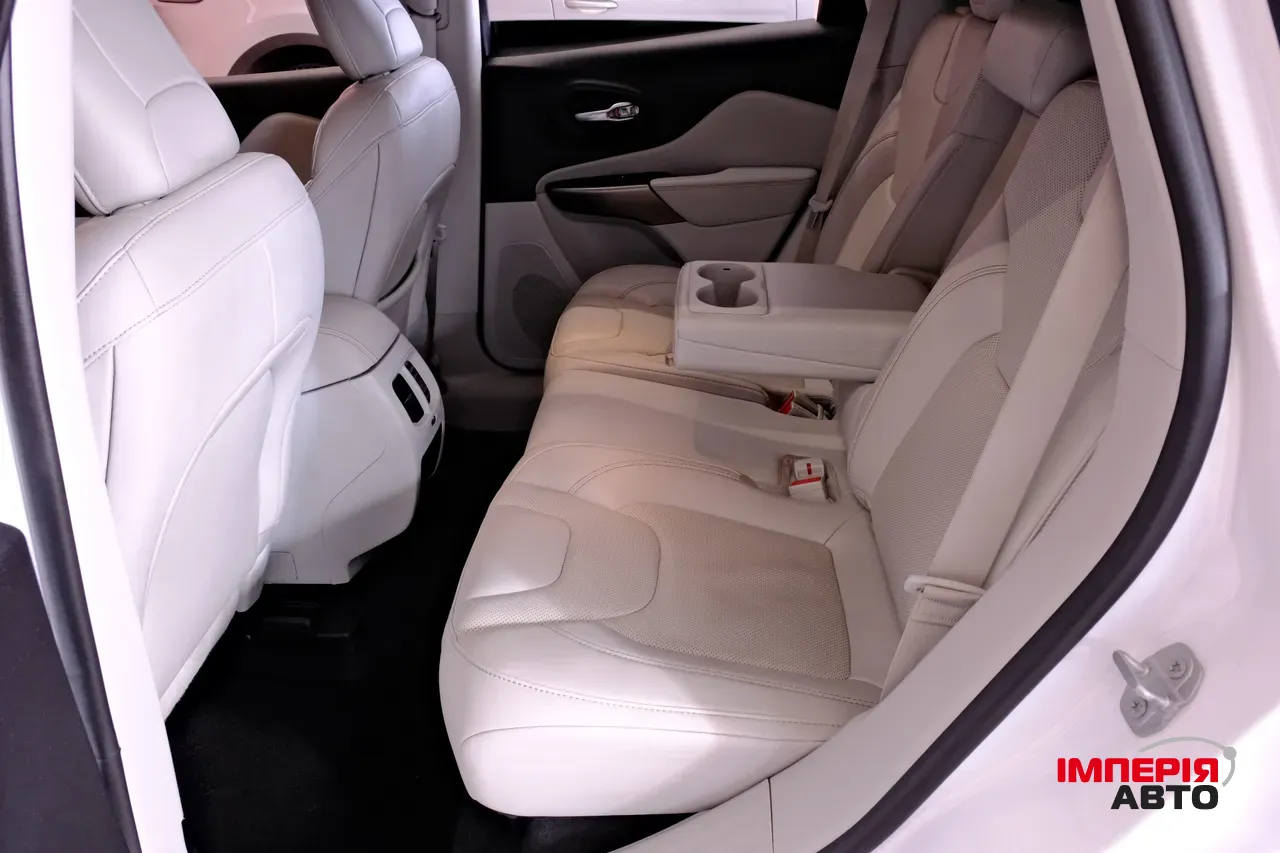 Jeep Cherokee - фото 8