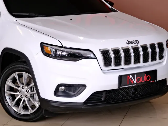 Jeep Cherokee - фото 3