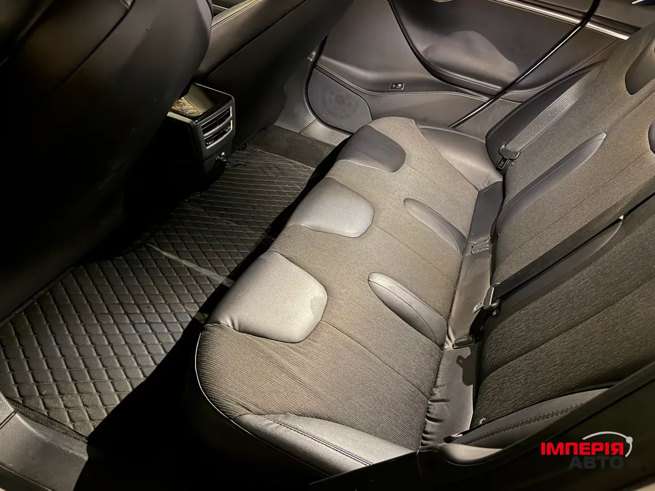 Tesla Model S - фото 16