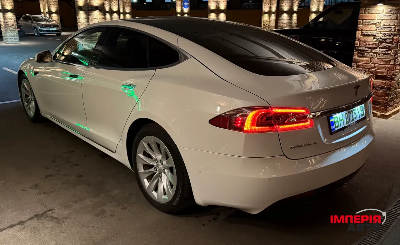 Tesla Model S - фото 8