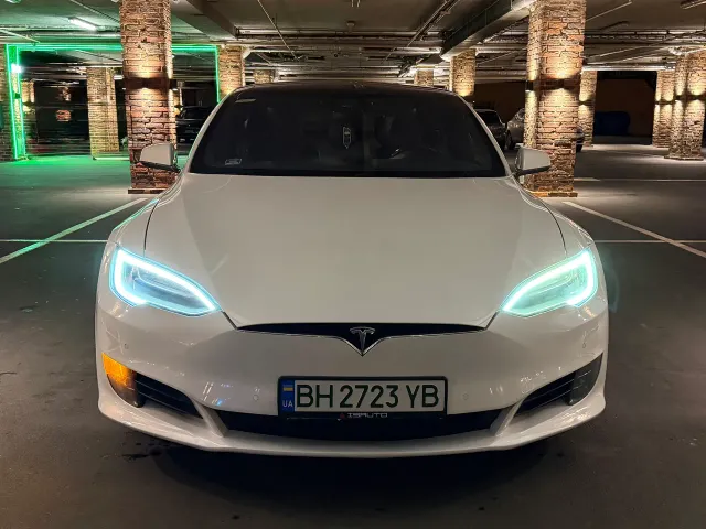 Tesla Model S - фото 1