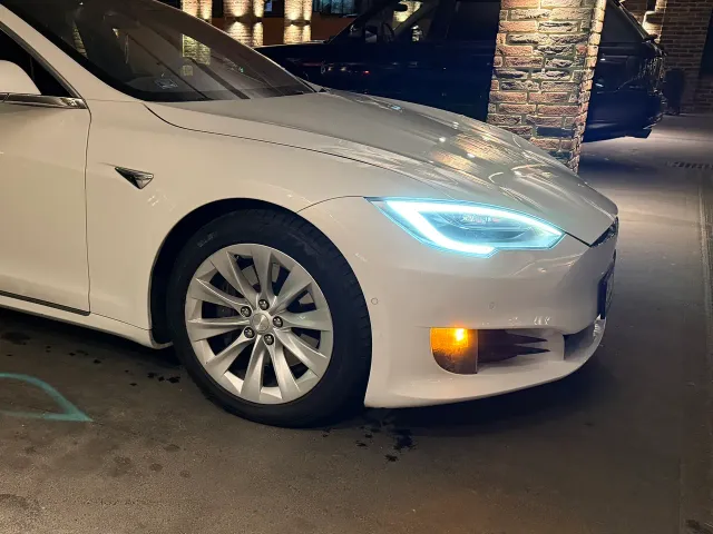 Tesla Model S - фото 3