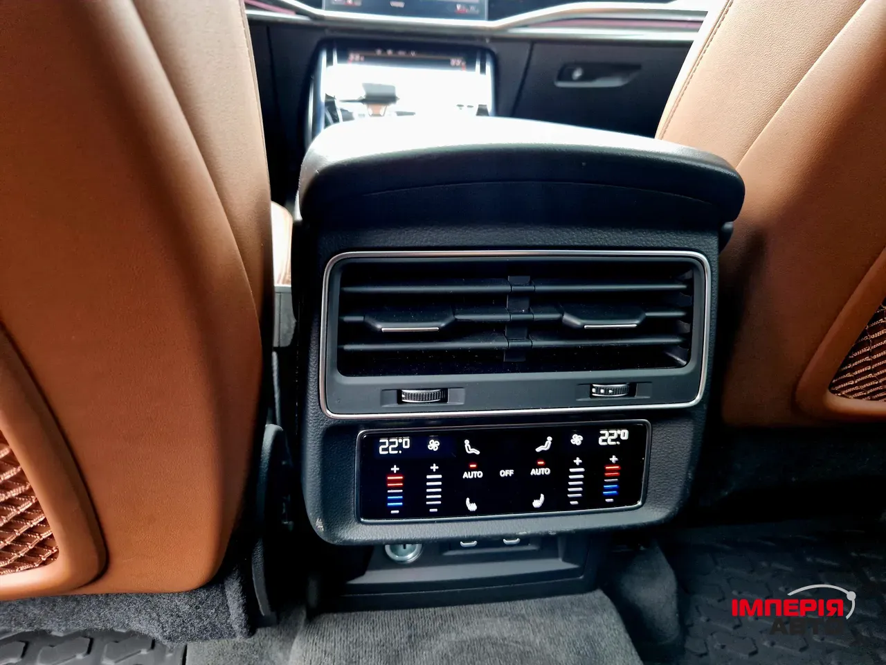 Audi Q7 - фото 33