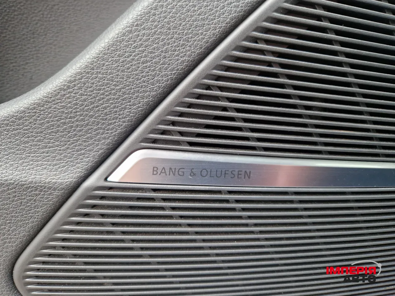 Audi Q7 - фото 26