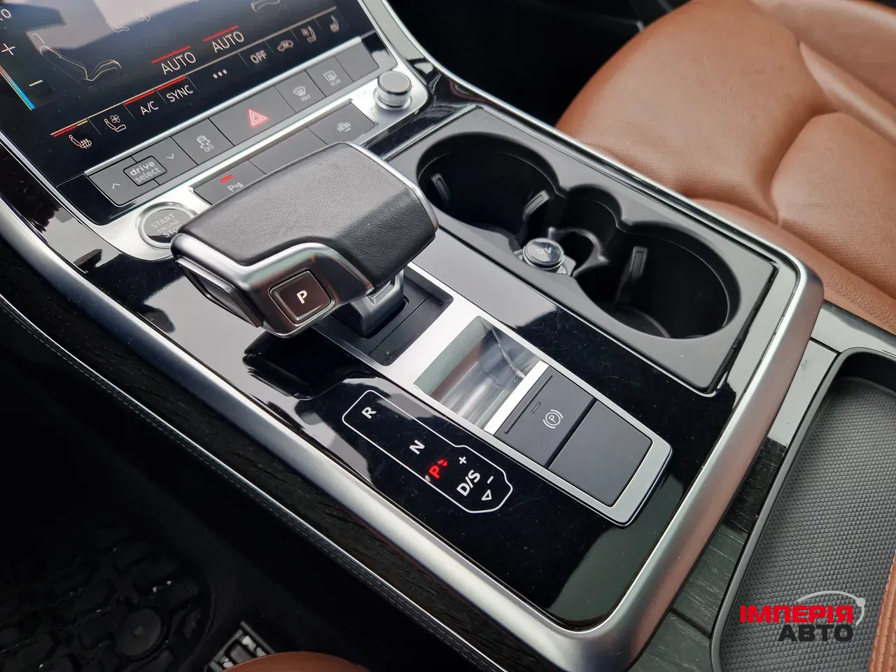 Audi Q7 - фото 27