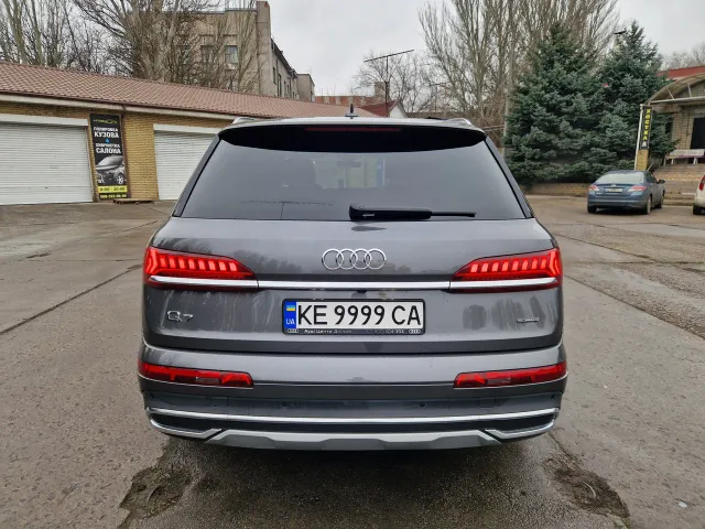 Audi Q7 - фото 5