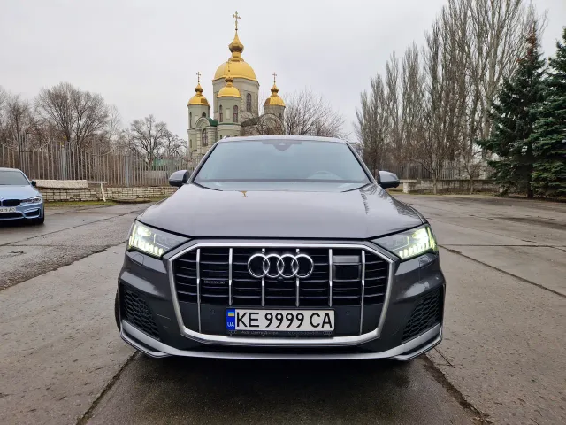 Audi Q7 - фото 2