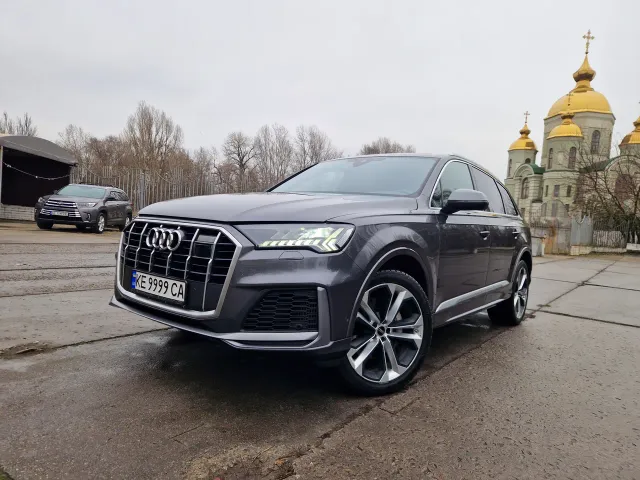 Audi Q7 - фото 1
