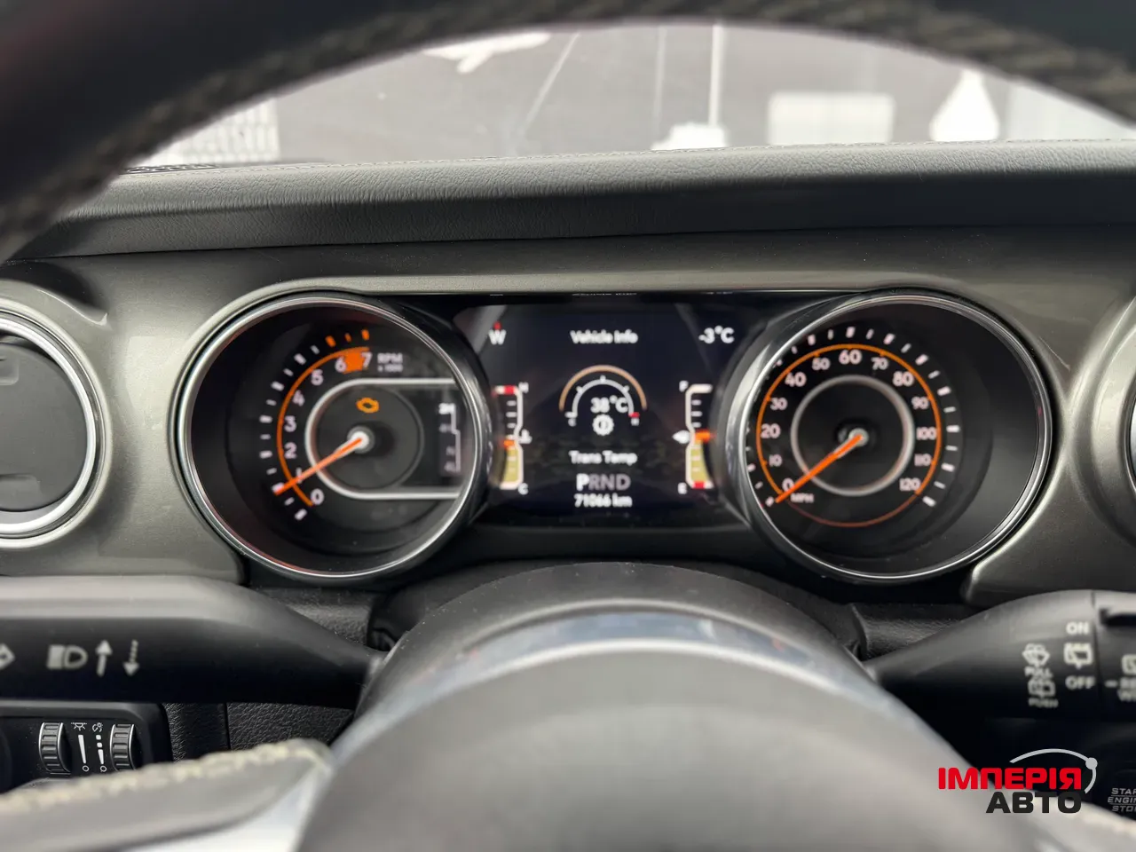 Jeep Wrangler - фото 11