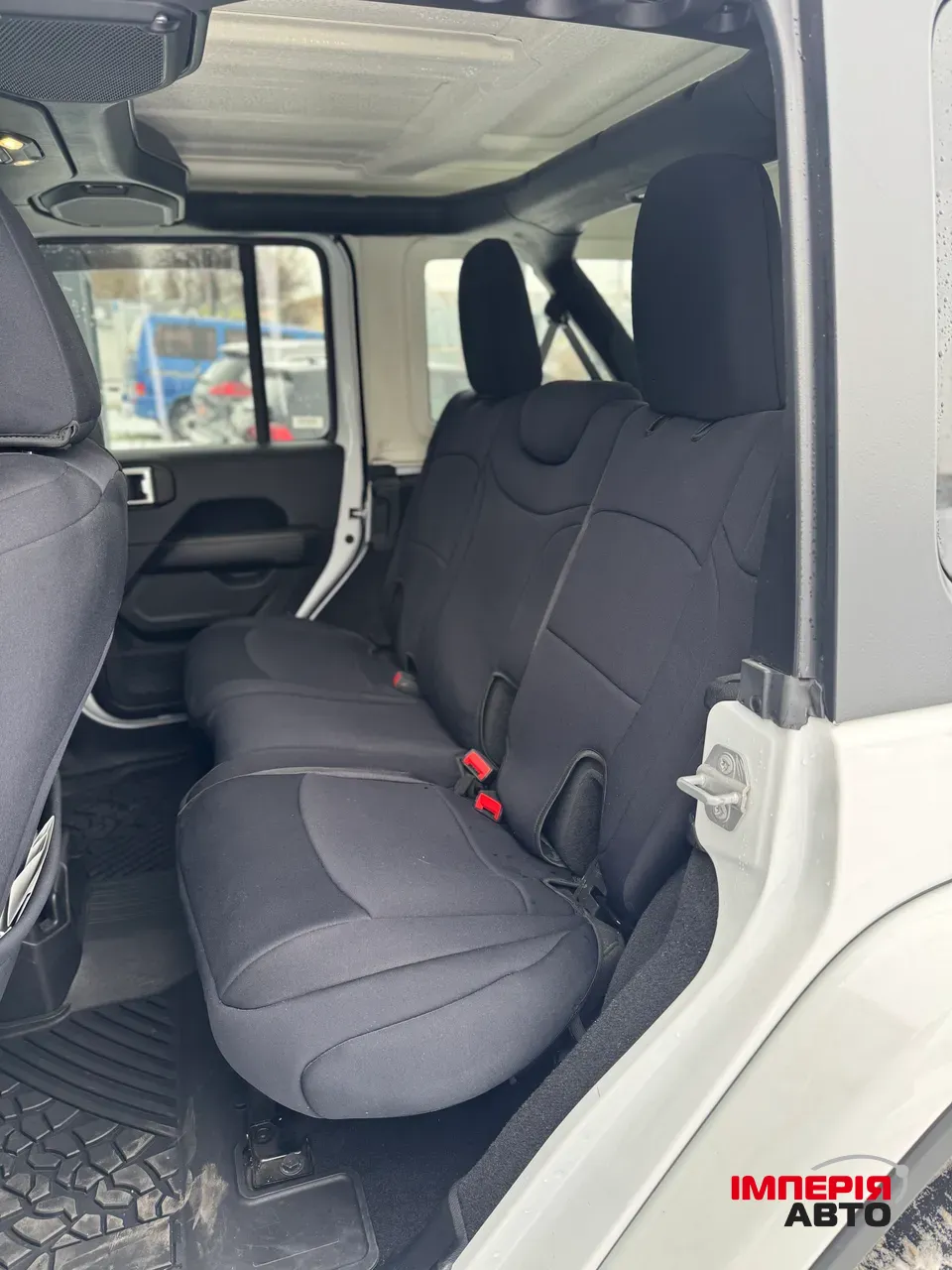 Jeep Wrangler - фото 8