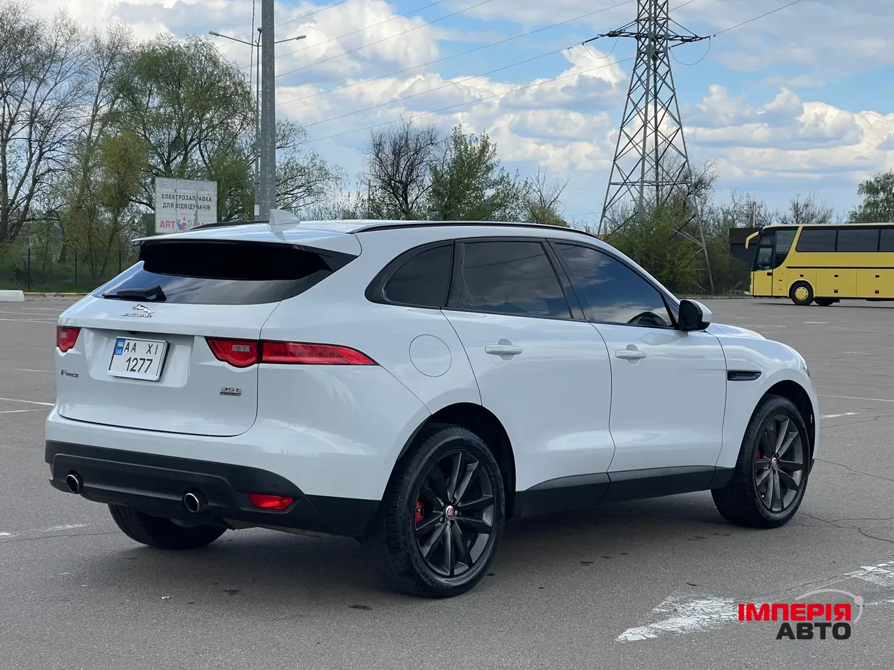 Jaguar F-Pace - фото 8