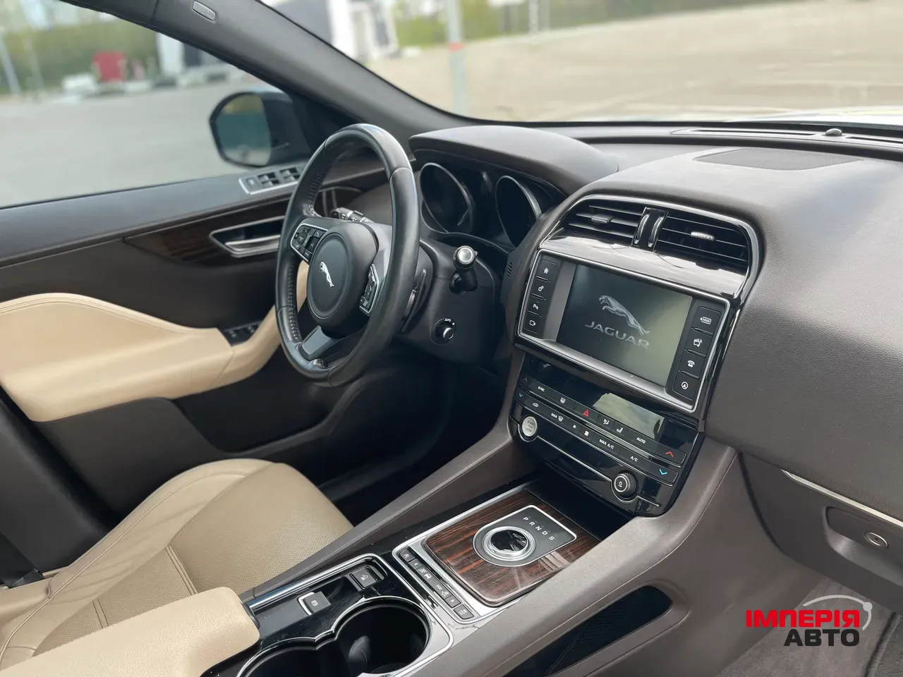 Jaguar F-Pace - фото 11