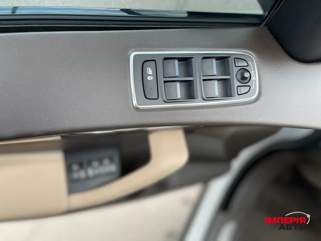 Jaguar F-Pace - фото 17