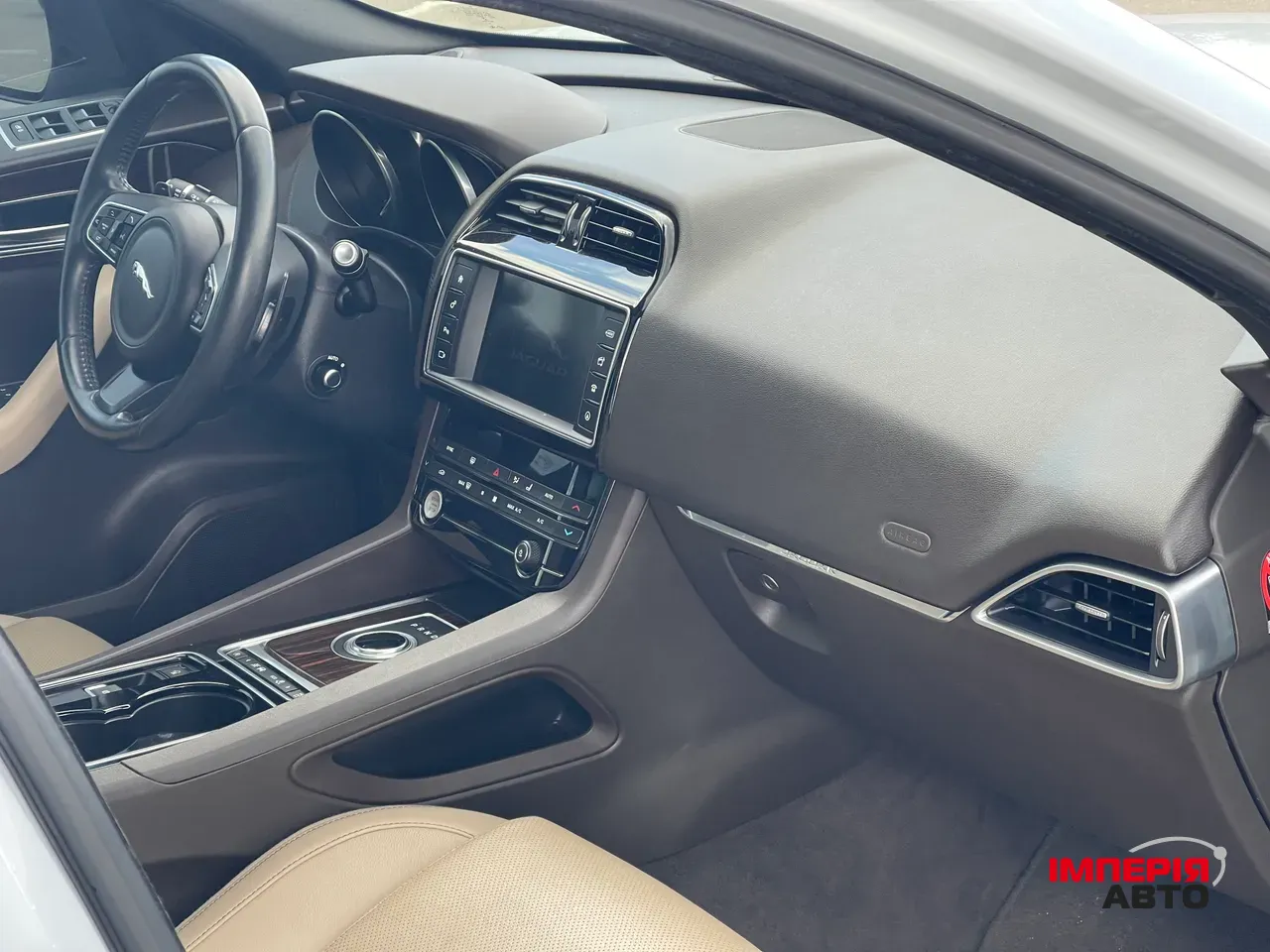 Jaguar F-Pace - фото 10