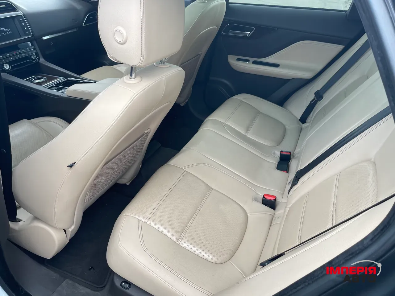 Jaguar F-Pace - фото 14