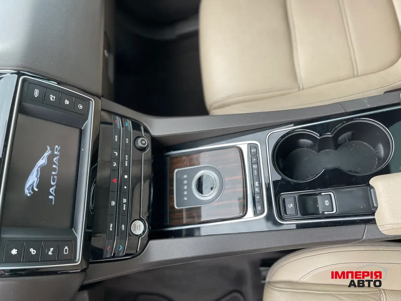 Jaguar F-Pace - фото 19