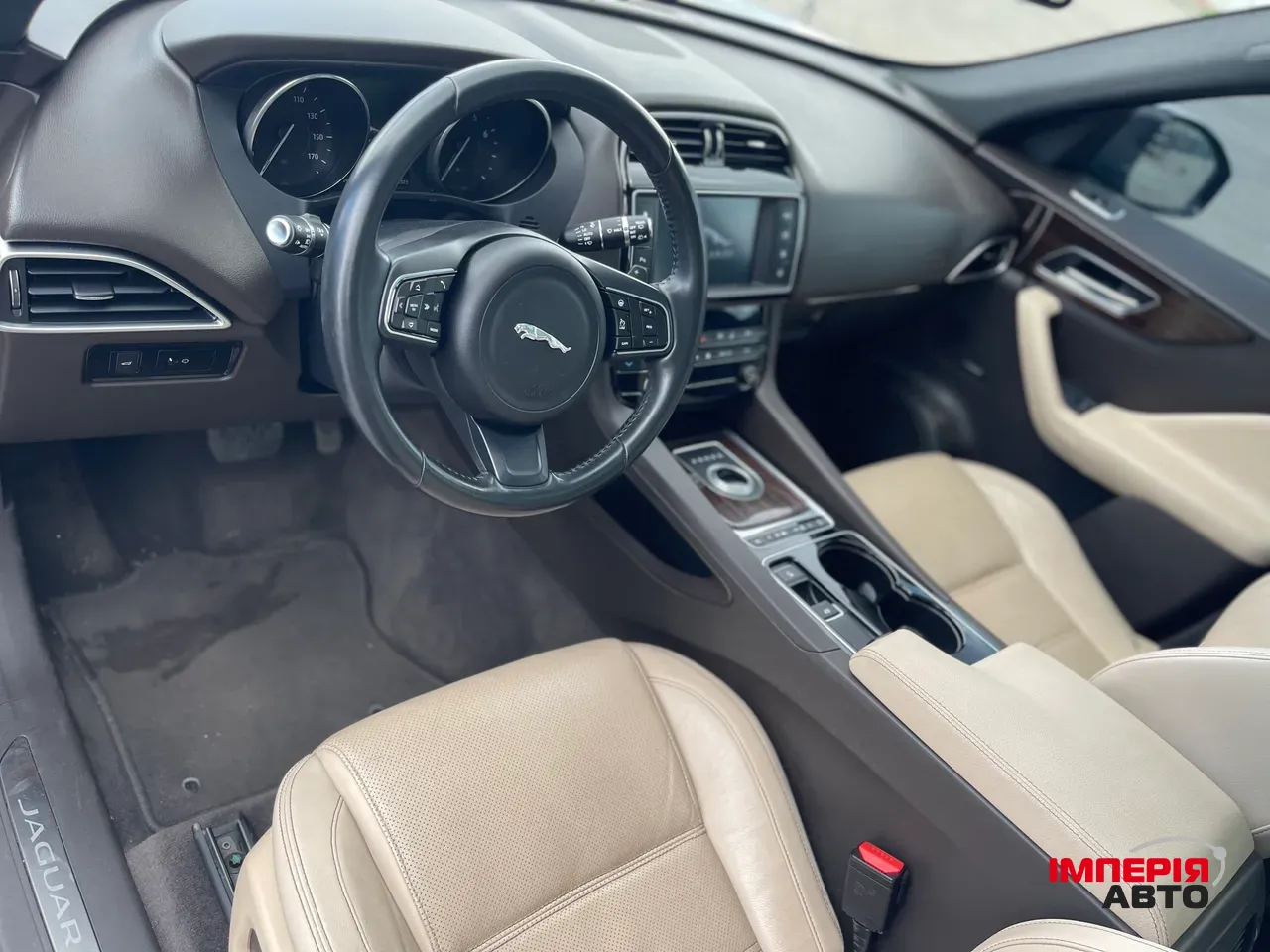 Jaguar F-Pace - фото 15