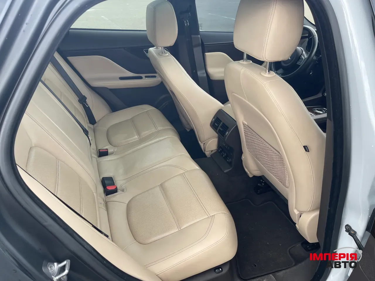 Jaguar F-Pace - фото 13