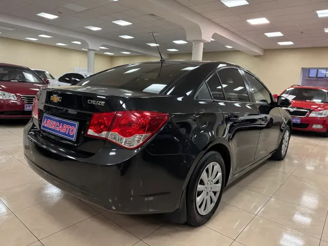 Chevrolet Cruze - фото 3