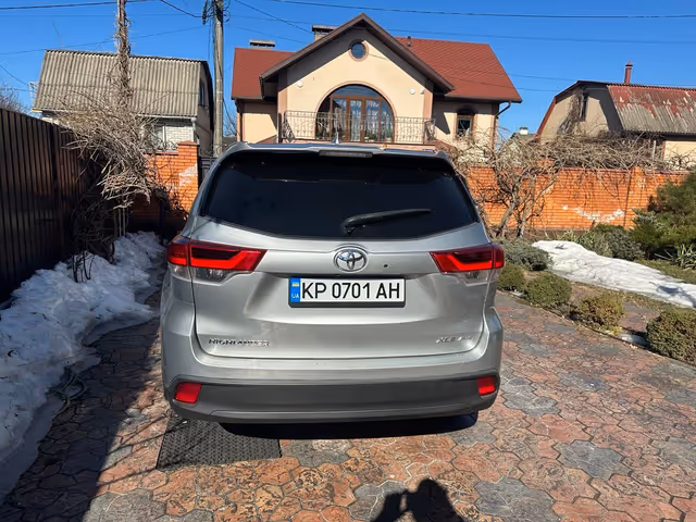 Toyota Highlander - фото 2