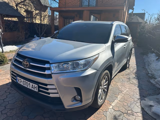 Toyota Highlander - фото 1