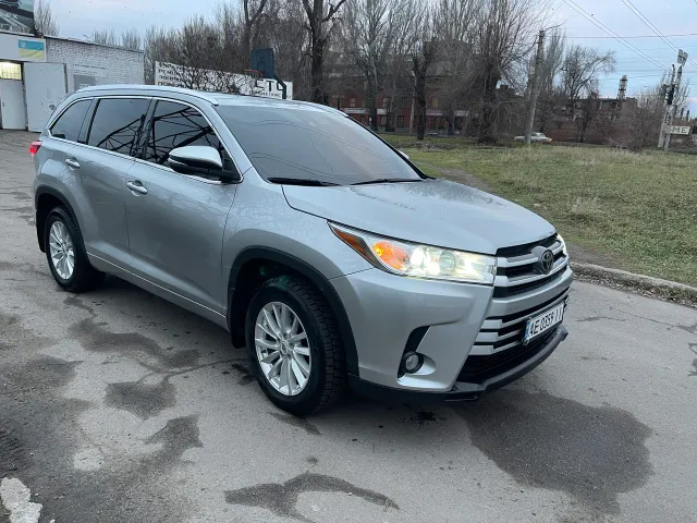 Toyota Highlander - фото 1