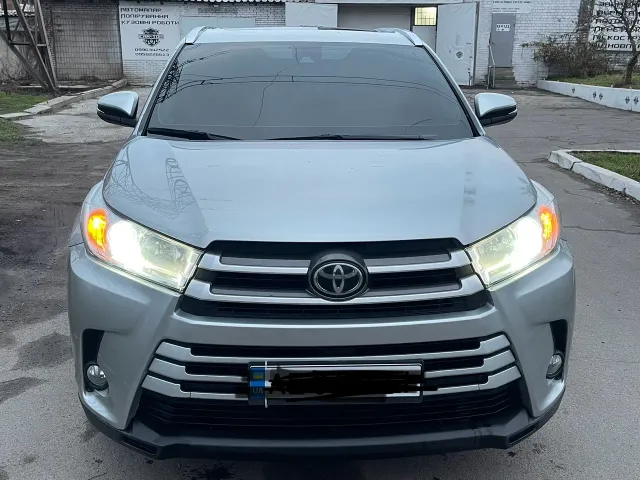 Toyota Highlander - фото 2