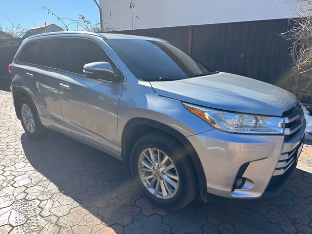 Toyota Highlander - фото 3
