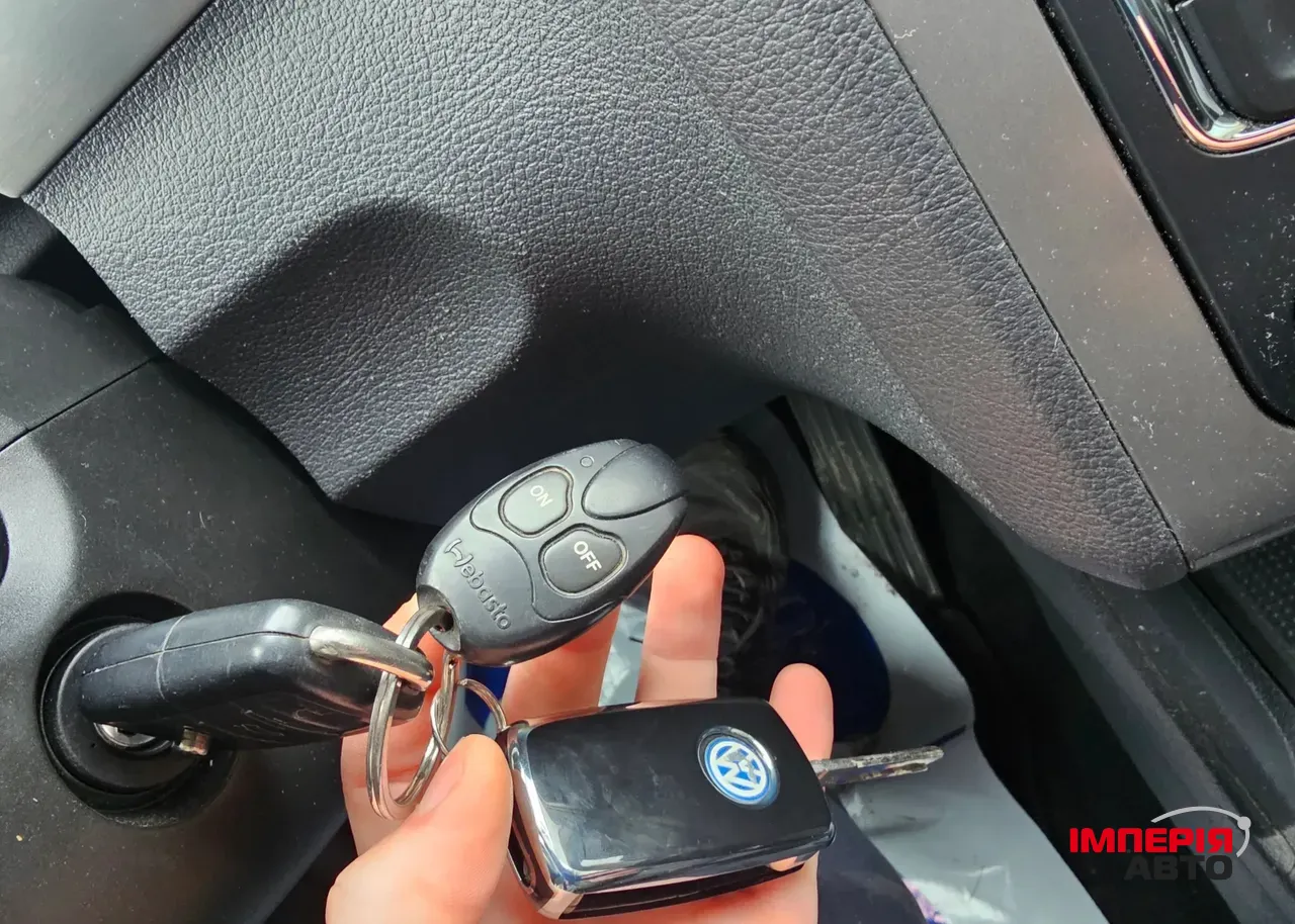 Volkswagen Touran - фото 2