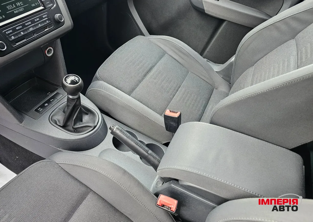 Volkswagen Touran - фото 5