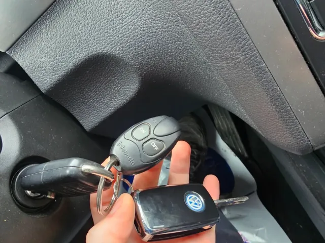 Volkswagen Touran - фото 2