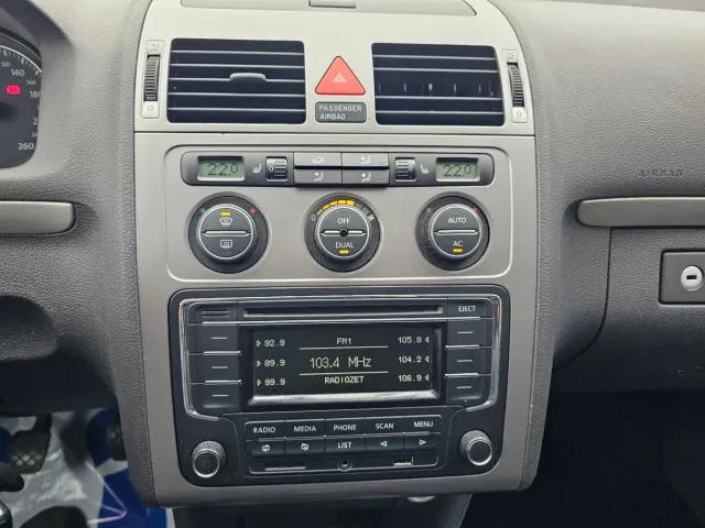 Volkswagen Touran - фото 4