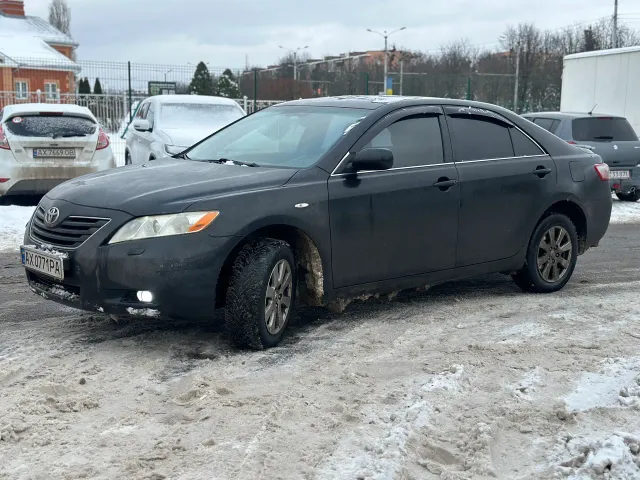 Toyota Camry - фото 3