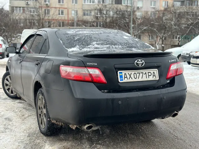 Toyota Camry - фото 4