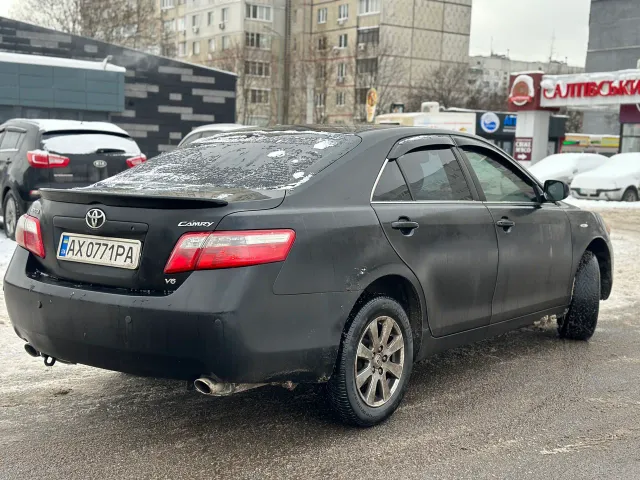 Toyota Camry - фото 2