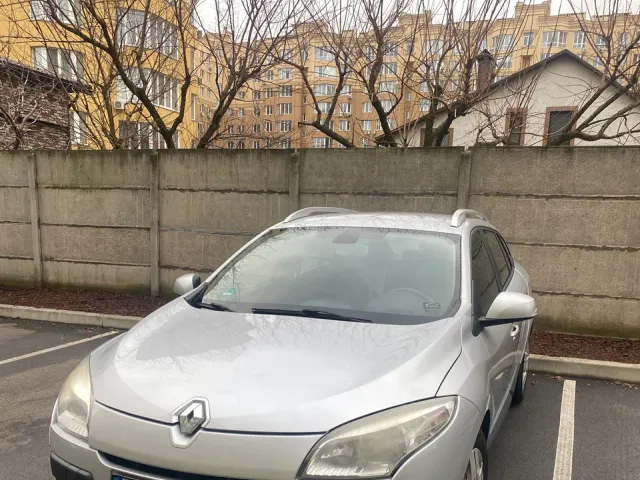 Renault Megane - фото 1